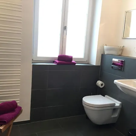 Homestay Gaestehaus Am Weiher *